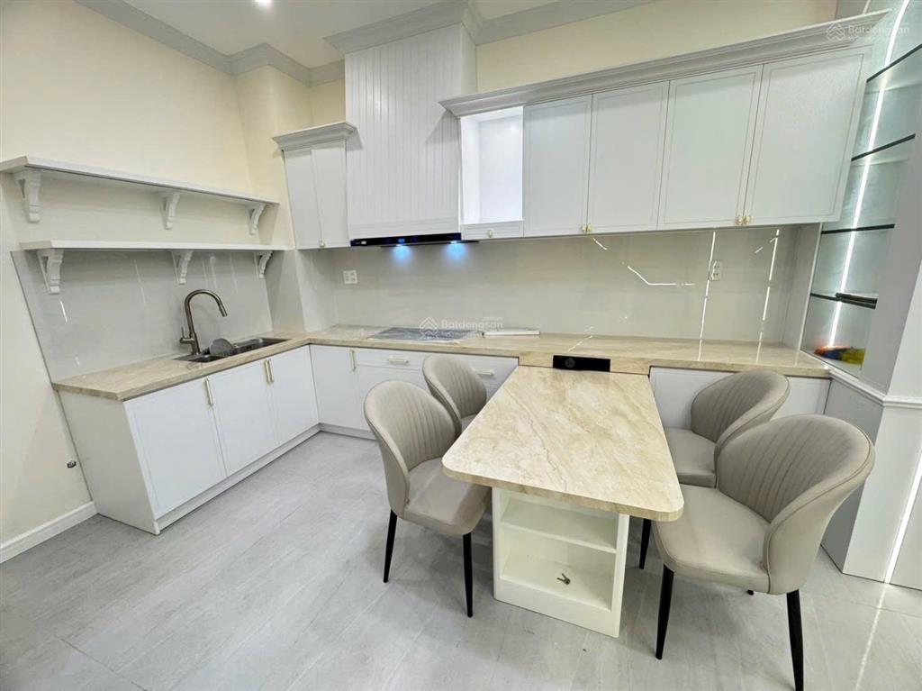 Nhà 3 tầng mới & đẹp nằm ngay trí khu bàn cơ trung tâm nha trang