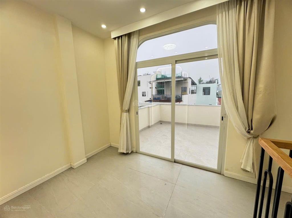 Nhà 3 tầng mới & đẹp nằm ngay trí khu bàn cơ trung tâm nha trang