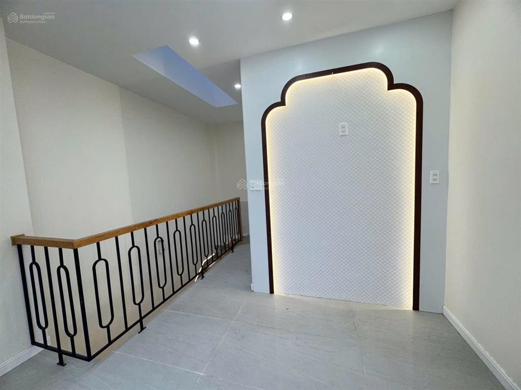 Nhà 3 tầng mới & đẹp nằm ngay trí khu bàn cơ trung tâm nha trang