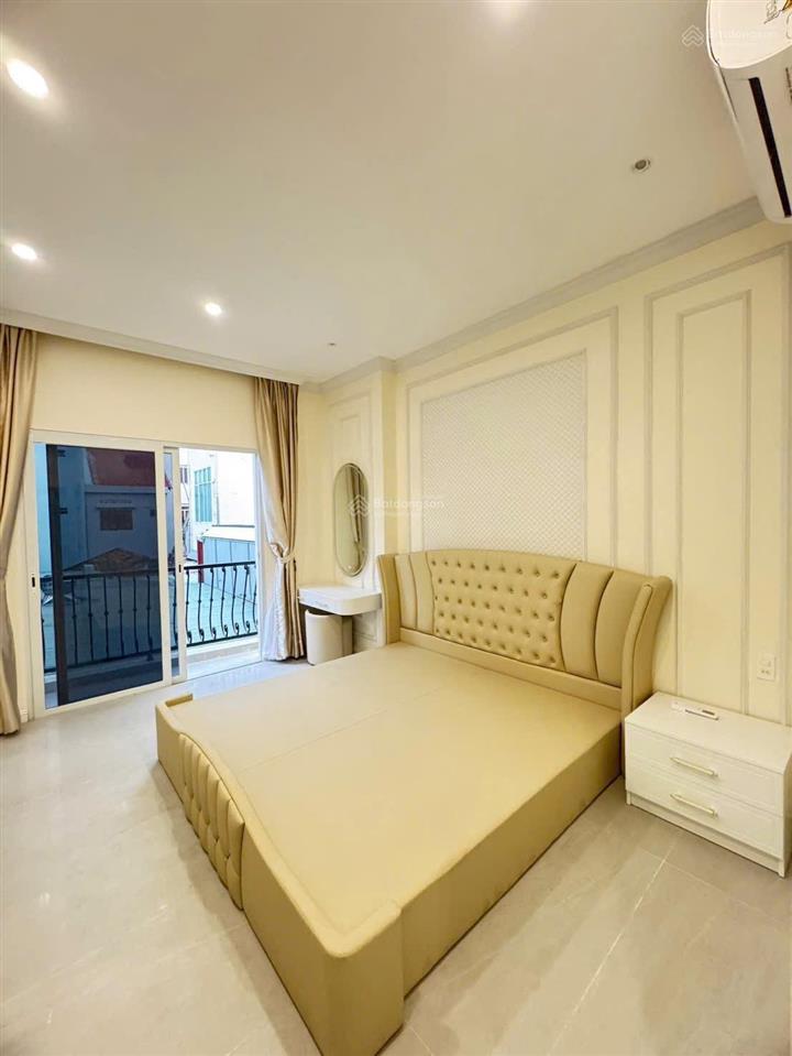 Nhà 3 tầng mới & đẹp nằm ngay trí khu bàn cơ trung tâm nha trang