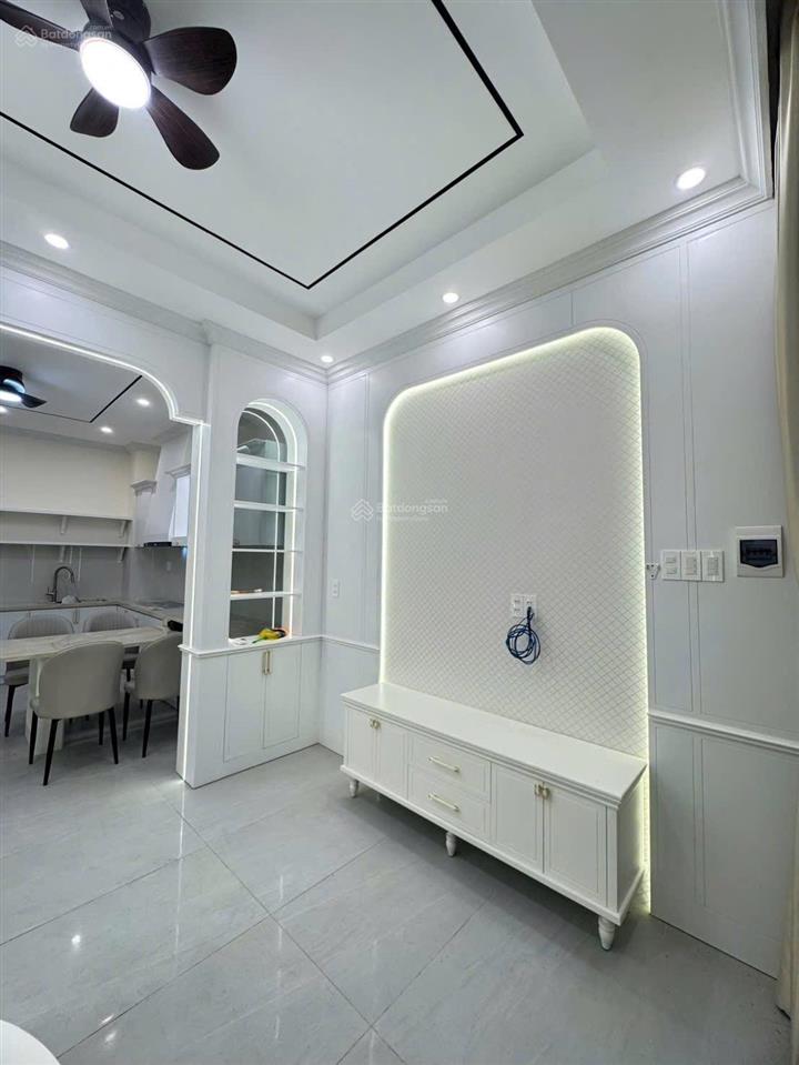 Nhà 3 tầng mới & đẹp nằm ngay trí khu bàn cơ trung tâm nha trang