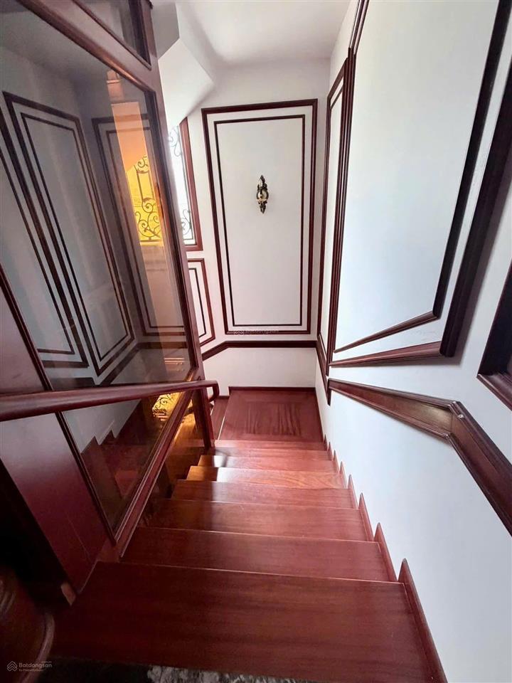 Biệt thự view sông 4 tầng 300m2 trung tâm nha trang