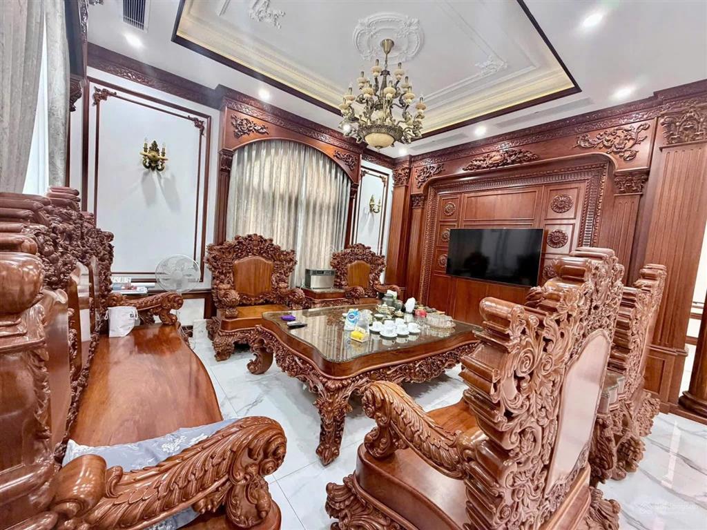 Biệt thự view sông 4 tầng 300m2 trung tâm nha trang