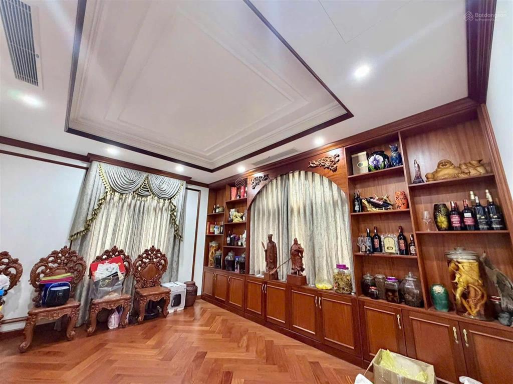 Biệt thự view sông 4 tầng 300m2 trung tâm nha trang