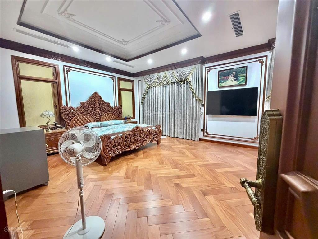 Biệt thự view sông 4 tầng 300m2 trung tâm nha trang