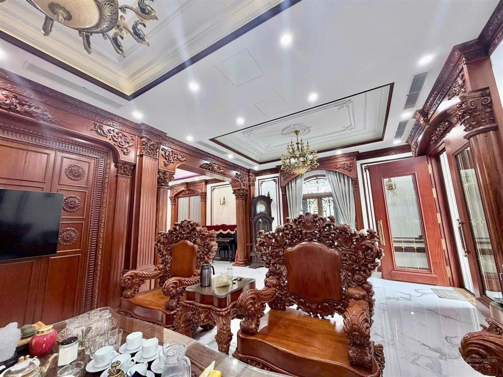 Biệt thự view sông 4 tầng 300m2 trung tâm nha trang