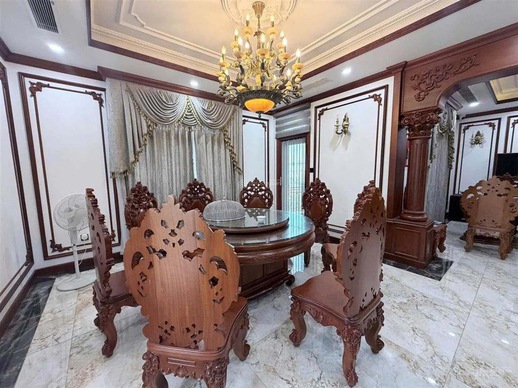 Biệt thự view sông 4 tầng 300m2 trung tâm nha trang