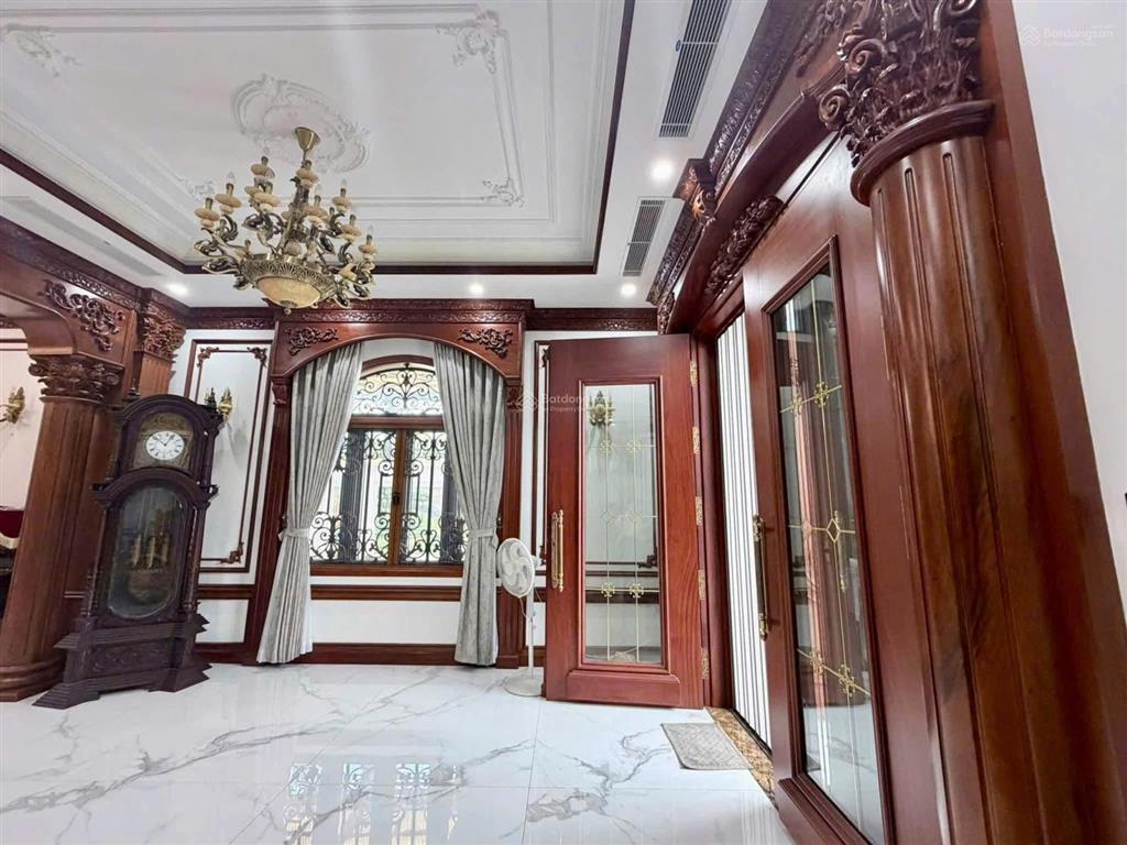 Biệt thự view sông 4 tầng 300m2 trung tâm nha trang