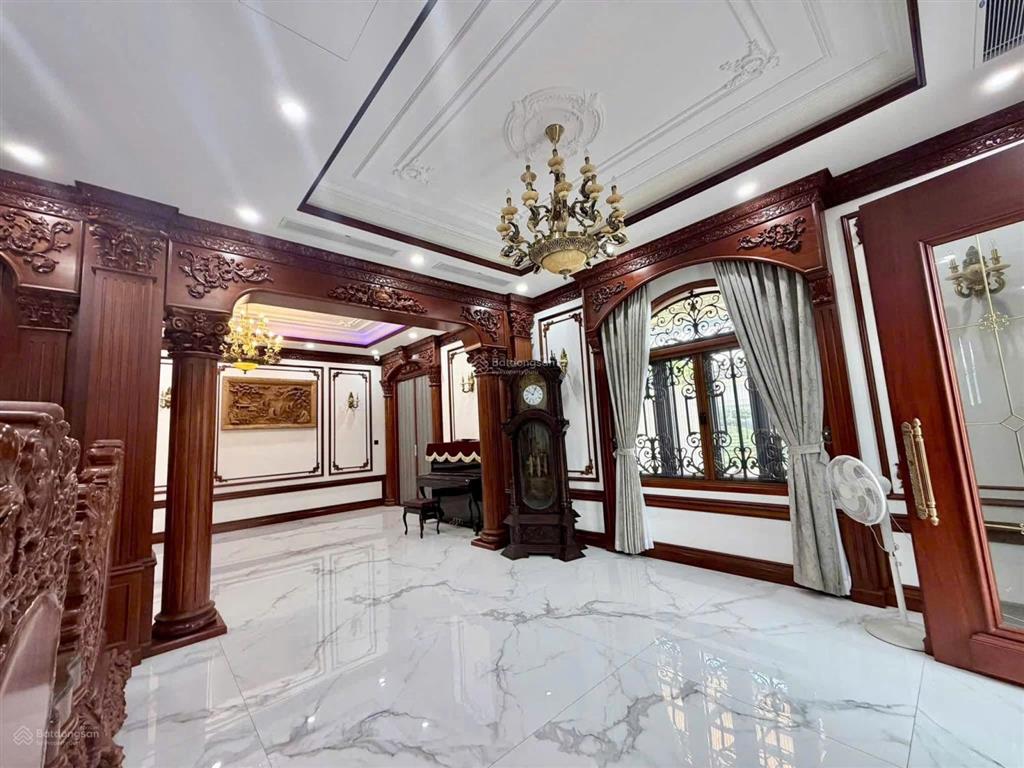 Biệt thự view sông 4 tầng 300m2 trung tâm nha trang