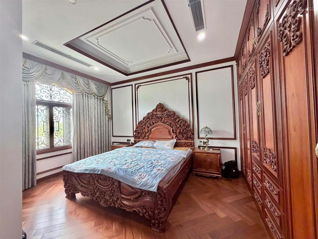 Biệt thự view sông 4 tầng 300m2 trung tâm nha trang