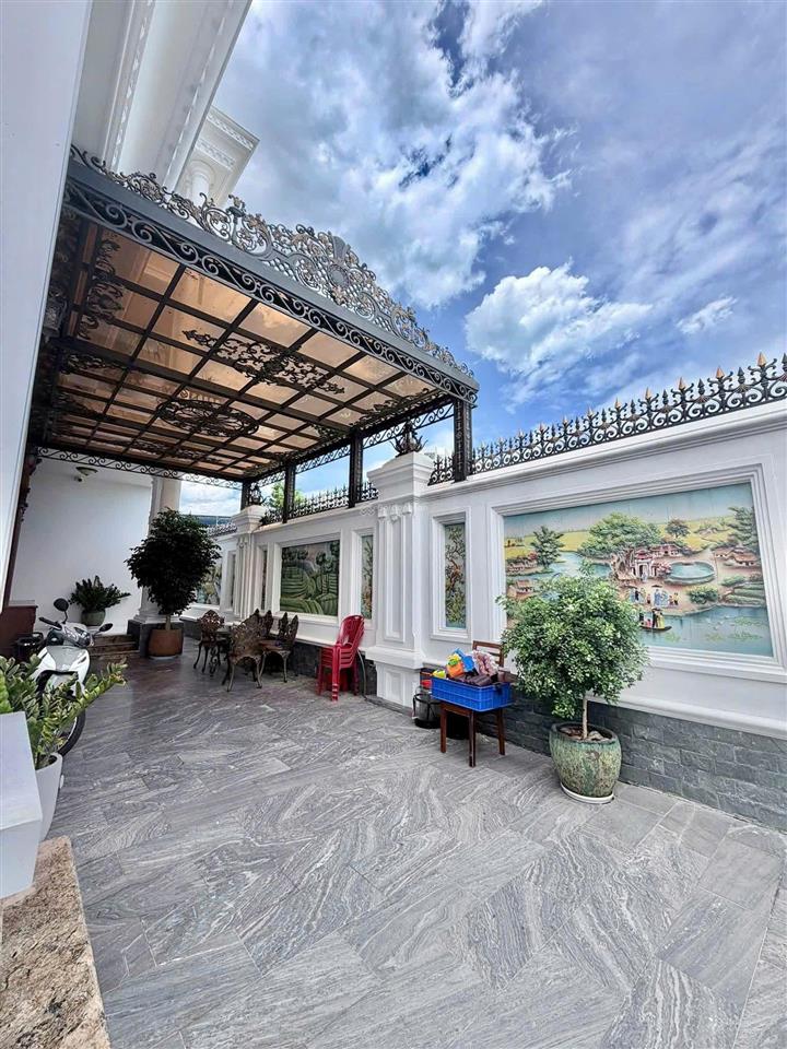Biệt thự view sông 4 tầng 300m2 trung tâm nha trang