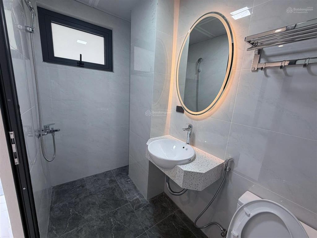 Cho thuê chmn sát hồ tây 191 trích sài  ngõ ô tô  căn 1  2pn + khách  đủ đồ  giá 8.6 triệu/th