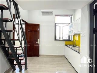 Duplex tone trắng sáng, cửa sổ mặt tiền siêu thoáng, nhà mới tiện nghi như chung cư