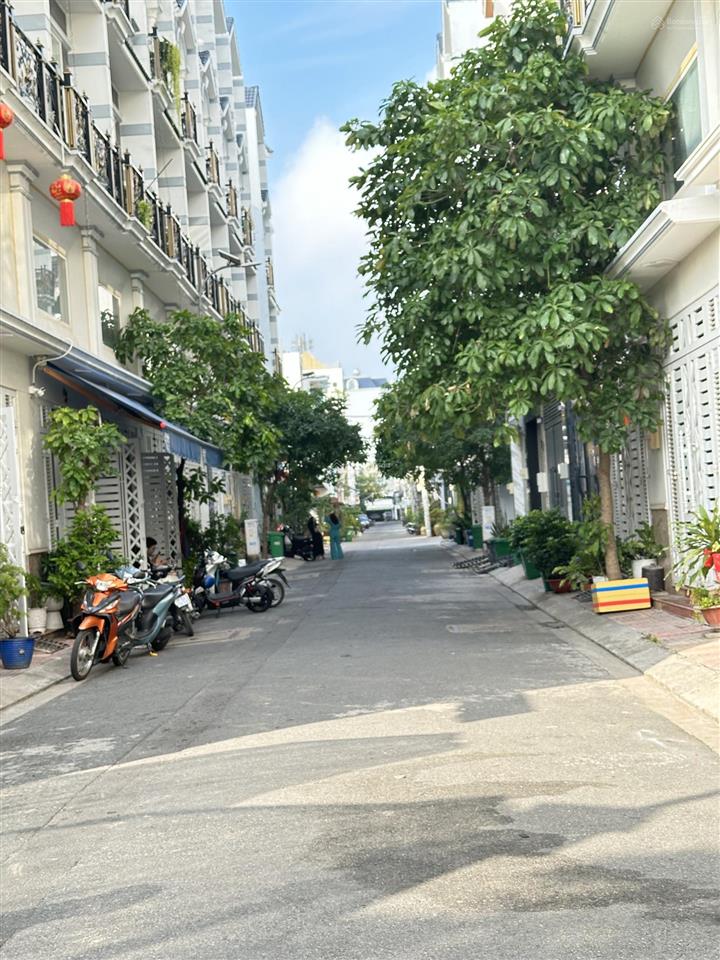 Nhà lớn giá hạt dẻ  trung tâm quận bình tân ngang chà bá 5m  đường xe hơi  chỉ 5.x tỷ