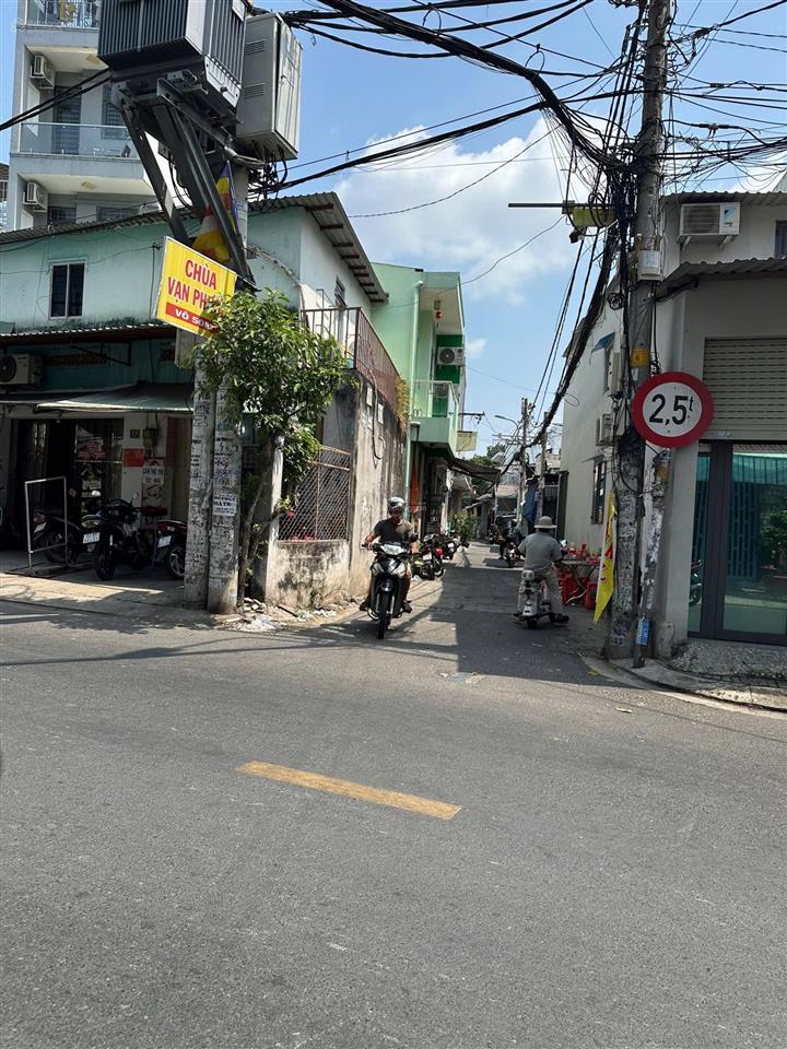 Cực hot nhà tỉnh lộ 10 ngang khủng hiếm có 13m nở hậu 17m  bình tâm đường xe hơi giá chỉ 6.x