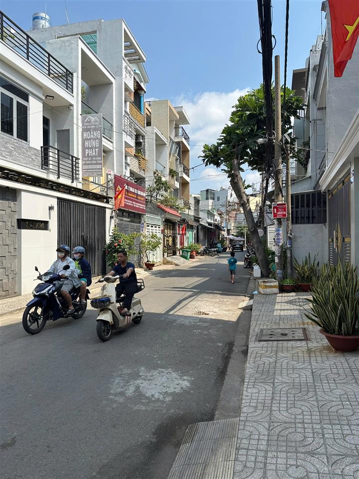 Cực hot nhà tỉnh lộ 10 ngang khủng hiếm có 13m nở hậu 17m  bình tâm đường xe hơi giá chỉ 6.x