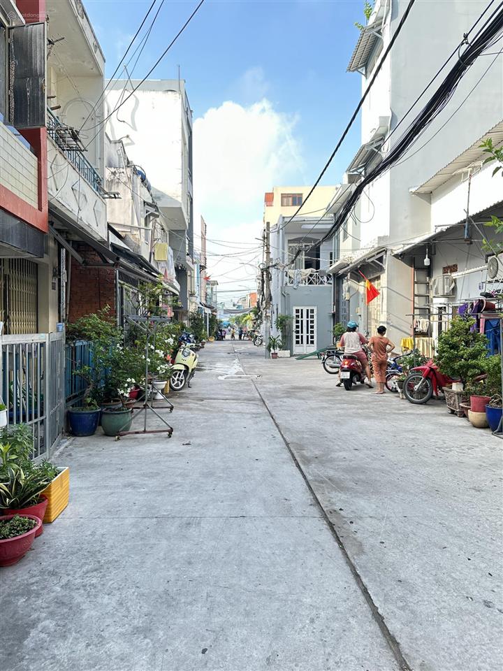 Nhà đẹp lung linh  mã lò  bình tân  ngang 5m chà bá  đường xe hơi 6m  chỉ hơn 6tỷ.