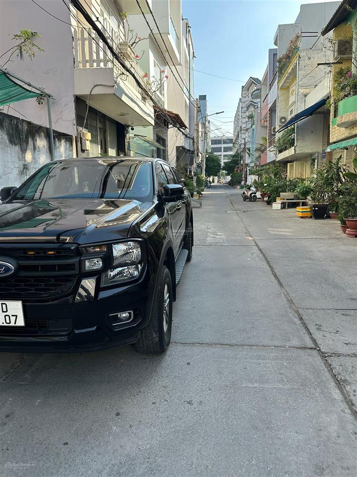 Nhà đẹp lung linh  mã lò  bình tân  ngang 5m chà bá  đường xe hơi 6m  chỉ hơn 6tỷ.