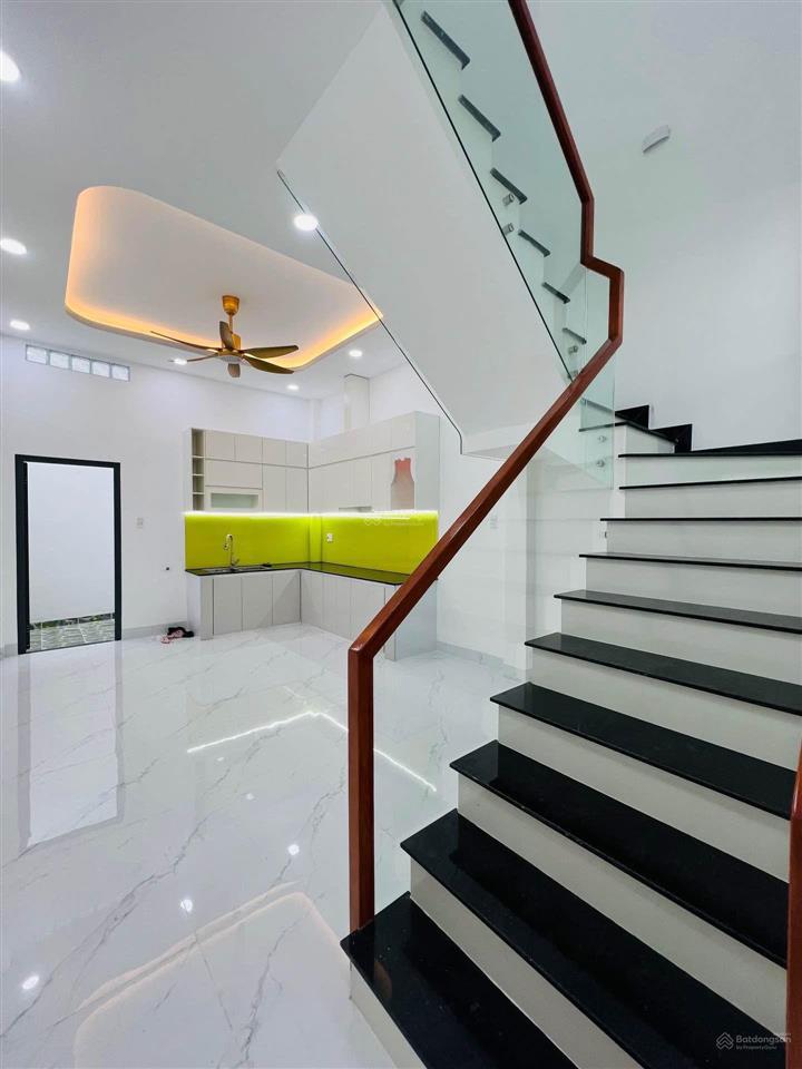 Nhà mới cứng  chiến lược  bình tân  đường xe hơi  4x18  chỉ hơn 6 tỷ xíu