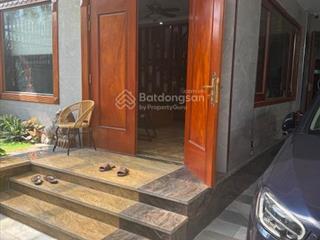 Bán nhà 3 tầng rất mới, gần quảng trường, summer vinh