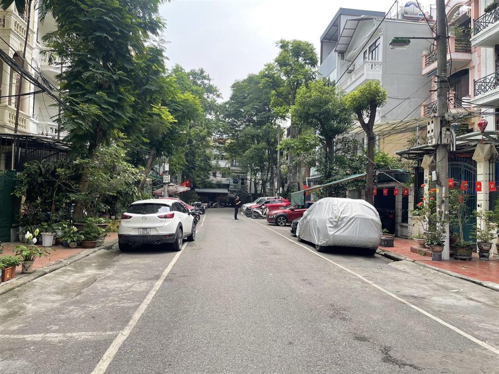 Tt hai bà trưng 65m, 4 tầng kcbt, phân lô , vỉa hè, kinh doanh, 3 ô tô tránh