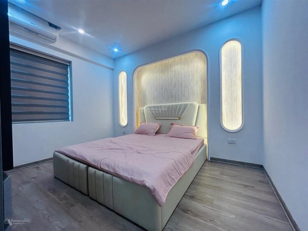 Nhỉnh 4 tỷ, căn hộ nơ 2 pháp vân, diện tích 70m, 2 ngủ, 2 wc full nội thất, lô góc 3 mặt thoáng.