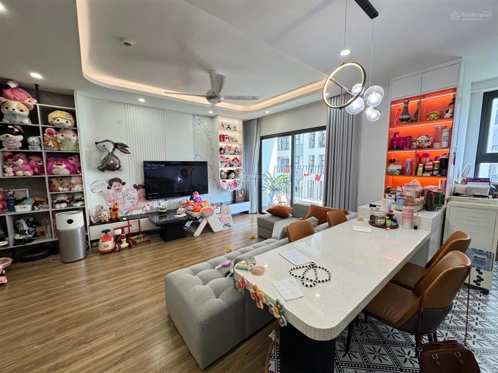 Imperia sky garden căn hộ 100m, 3 ngủ, 2 vệ sinh, lô góc 3 mặt thoáng, full nội thất giá 10 tỷ