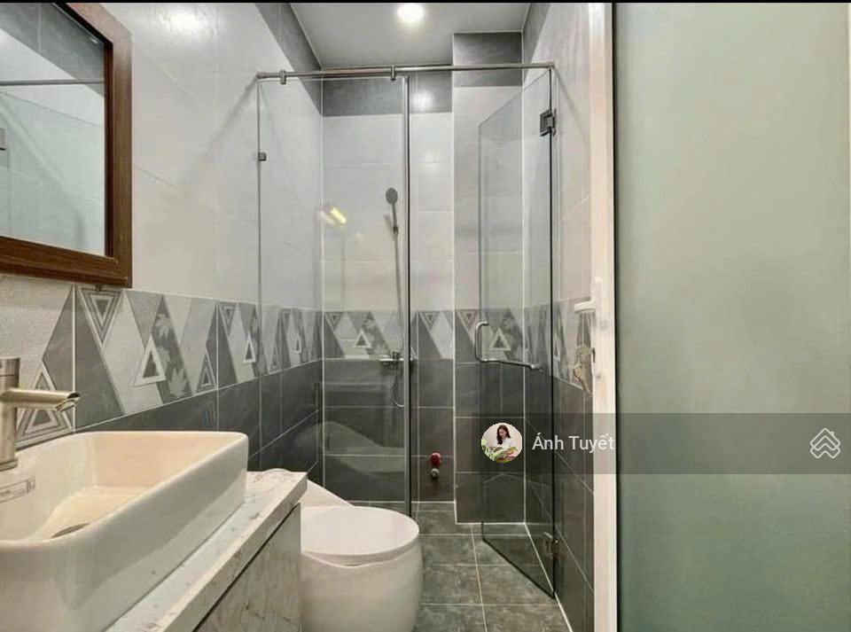 Bán gấp nhà 1 trệt, 1 lầu chợ bình chánh 7x17m, 126m2 giá 680 triệu sổ hồng riêng