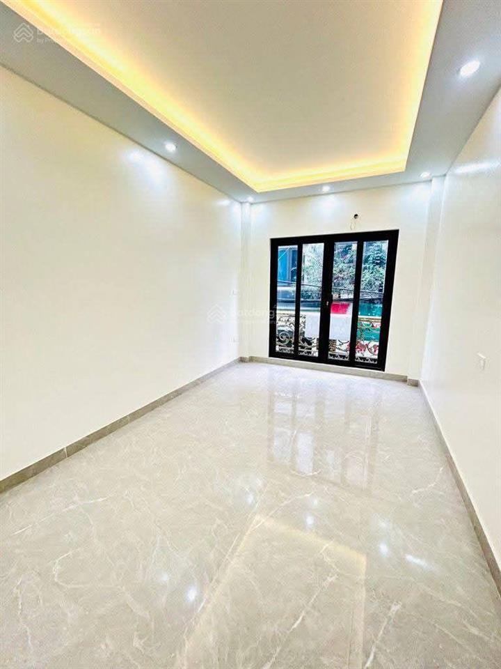 Mặt phố yên duyên, yên sở hoàng mai , thang máy, kinh doanh sầm uất dt 40m2 xây 5 tầng