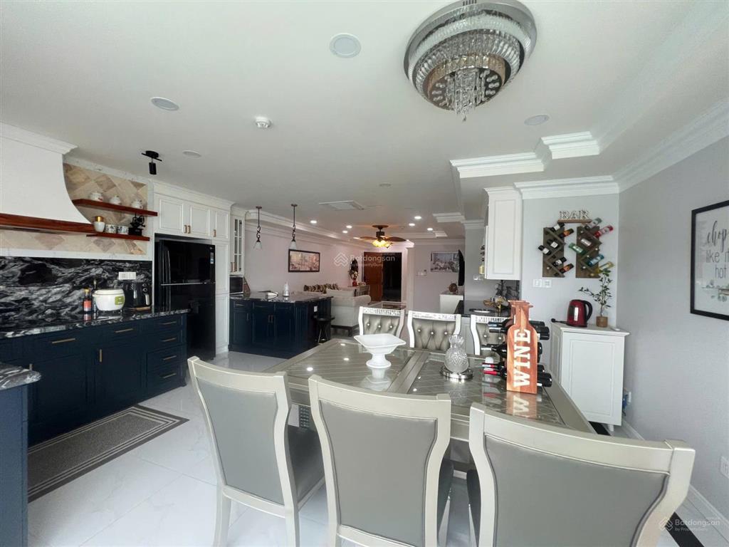 "dinh thự trên không" 136m2 đập thông độc bản  04 trần phú  full nội thất cao cấp
