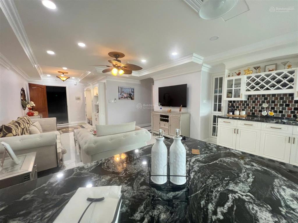 "dinh thự trên không" 136m2 đập thông độc bản  04 trần phú  full nội thất cao cấp