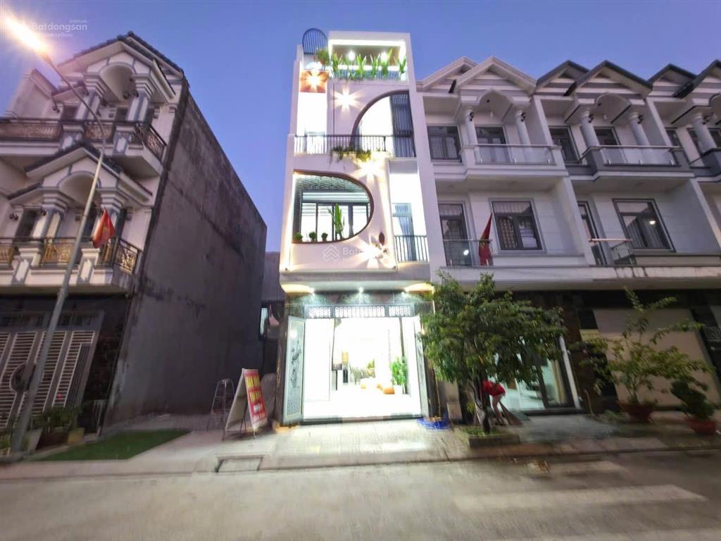 Bán nhà hoàn công kế bên trường học chợ bệnh viện giá 5 tỷ 200 triệu