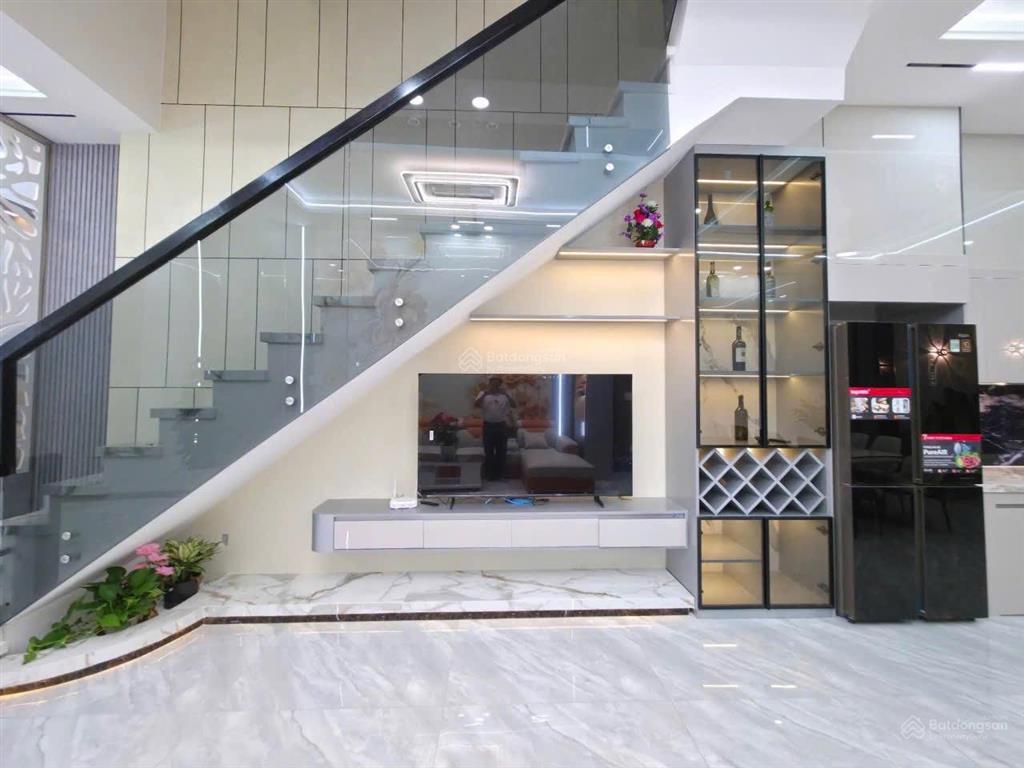 Bán nhà hoàn công kế bên trường học chợ bệnh viện giá 5 tỷ 200 triệu
