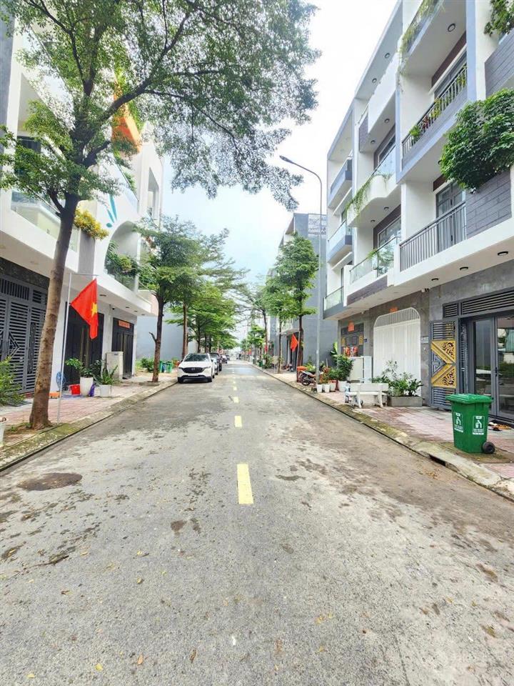 Cho thuê nhà đẹp gần vsip 1 & aeon mall, bình dương
