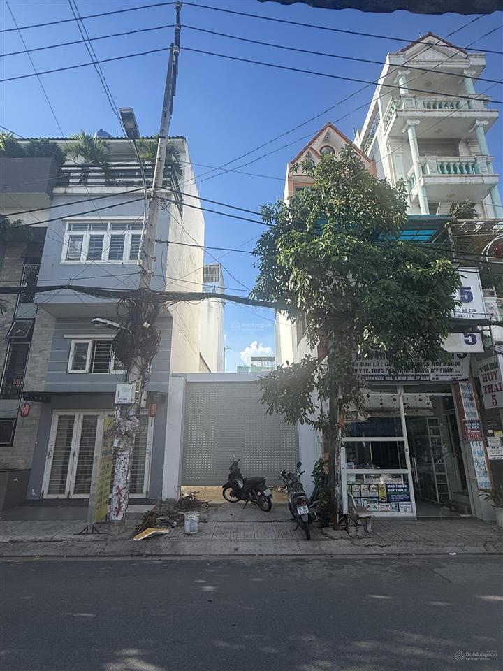 Cần bán nhà cấp 4 vị trí vàng 1 bước ra tiện ích tiện ở hoặc kinh doanh, hoa hồng môi giới cao