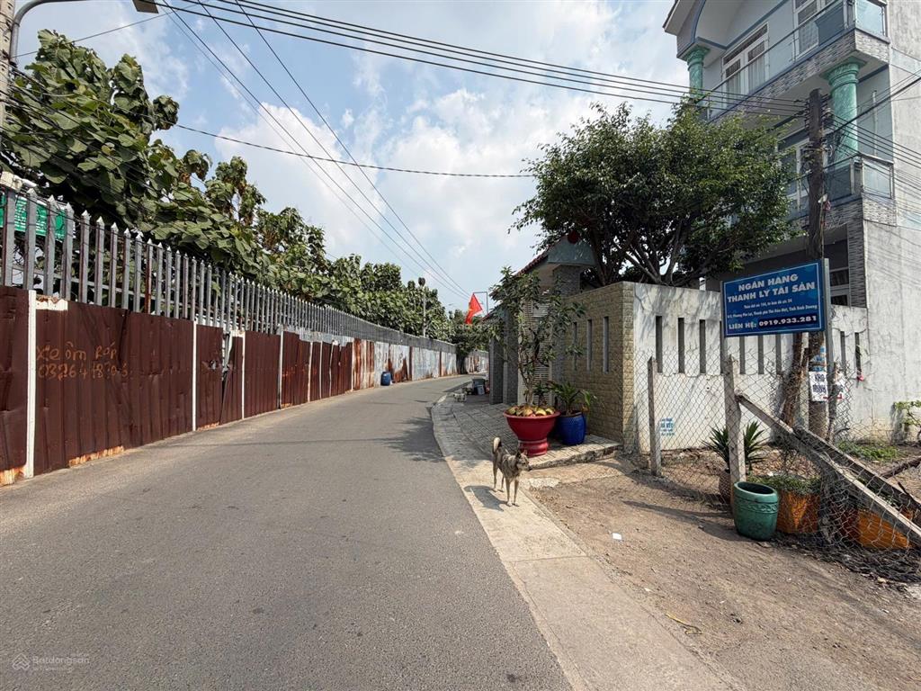 Lô góc 2 mặt tiền ngay mỹ phước tân vạn, thủ dầu một, bd chỉ 2 tỷ 8  không mua giờ là mất!
