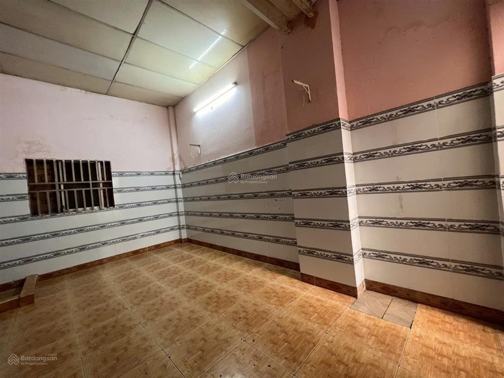 Nhà c4 cũ . 5*20 vuông vức cn đủ. 1/ ngắn trương thị hoa, tân thới hiệp. hẻm 6m giá 6,25tỷ bớt lộc