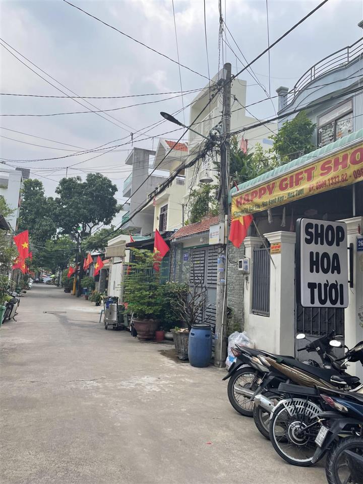 Nhà c4 cũ . 5*20 vuông vức cn đủ. 1/ ngắn trương thị hoa, tân thới hiệp. hẻm 6m giá 6,25tỷ bớt lộc