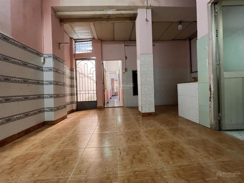 Nhà c4 cũ . 5*20 vuông vức cn đủ. 1/ ngắn trương thị hoa, tân thới hiệp. hẻm 6m giá 6,25tỷ bớt lộc