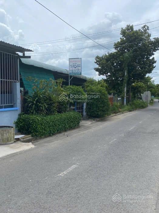 Lô đất 2mt full thổ 893m2 ngang 32m. phan văn hớn vào. mt đường 12m. làm biệt thự, kho bãi..