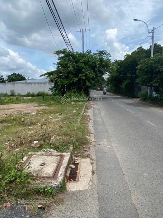 Lô đất 2mt full thổ 893m2 ngang 32m. phan văn hớn vào. mt đường 12m. làm biệt thự, kho bãi..