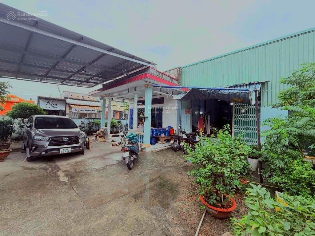 Nhà cấp 4 dt 13*48m shr cn 658m2(thổ cư 250m2) góc 2mt. làm biệt thự, kho xưởng ok. giá 12tỷ