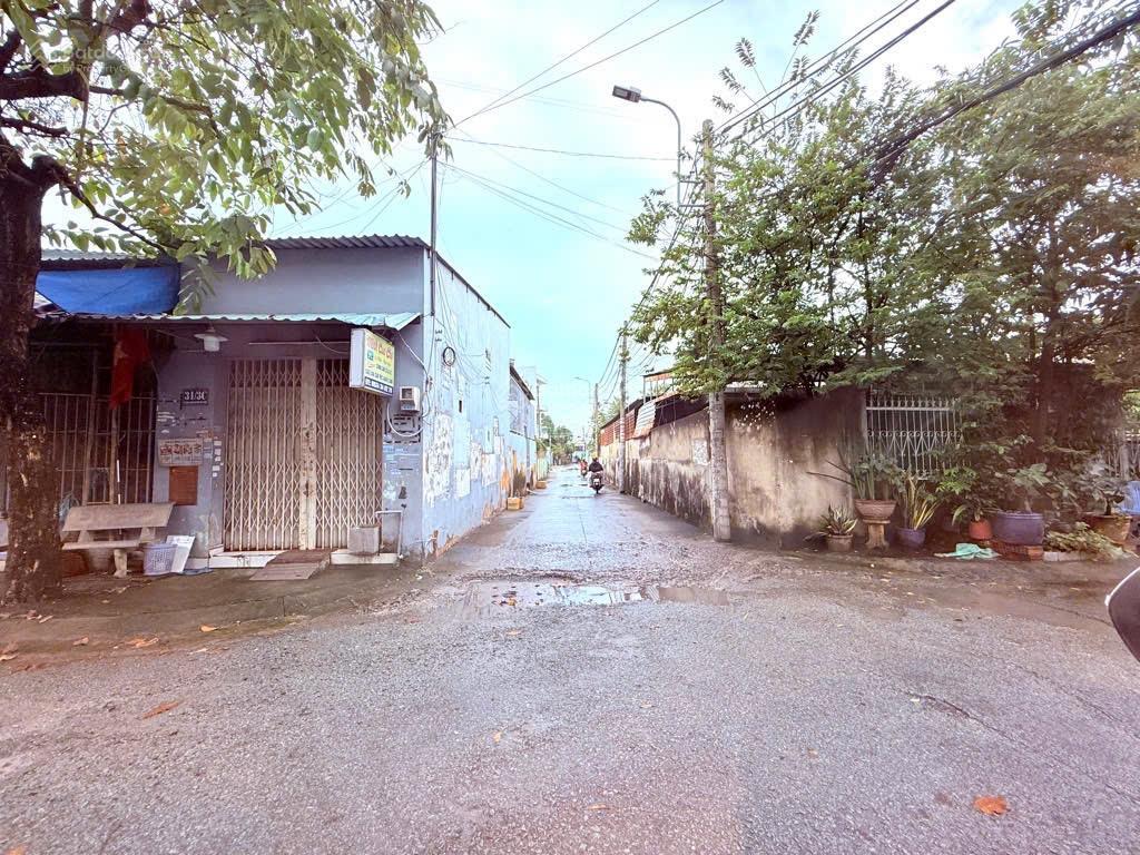 Nhà cấp 4 dt 13*48m shr cn 658m2(thổ cư 250m2) góc 2mt. làm biệt thự, kho xưởng ok. giá 12tỷ