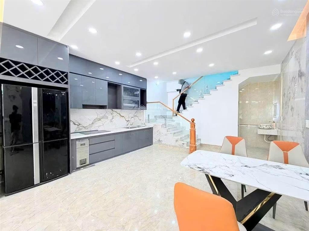 Bán lỗ căn nhà 1/ tmt2. gần vnvc, cơ quan hành chíh cách vài bước chân. 5*13 1lầu+sân thượng