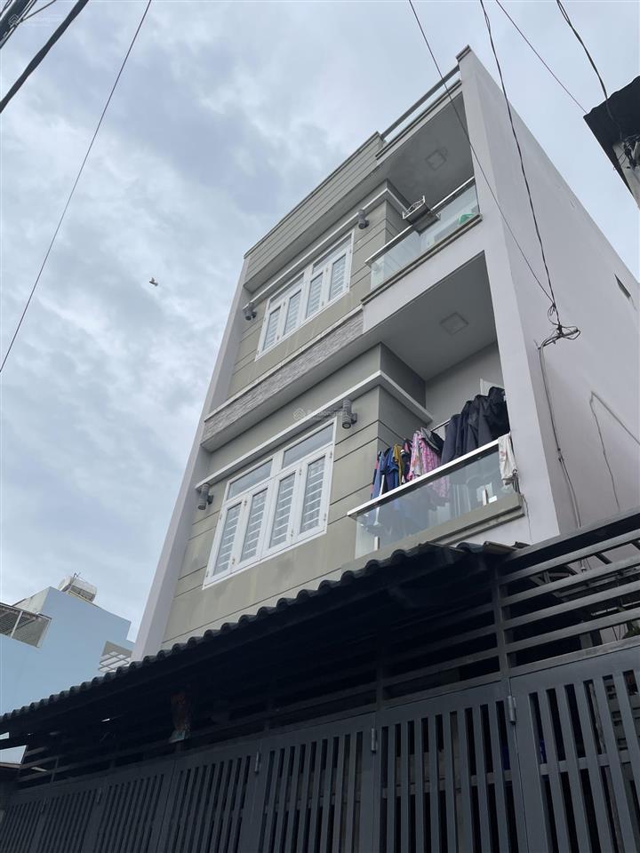 Nhà chính chủ cần bán, 6,1*8,2 cn đủ 50m2. 1/ ngắn cách mt đường 50m. hxh đậu cửa. giá 4,99 tỷ