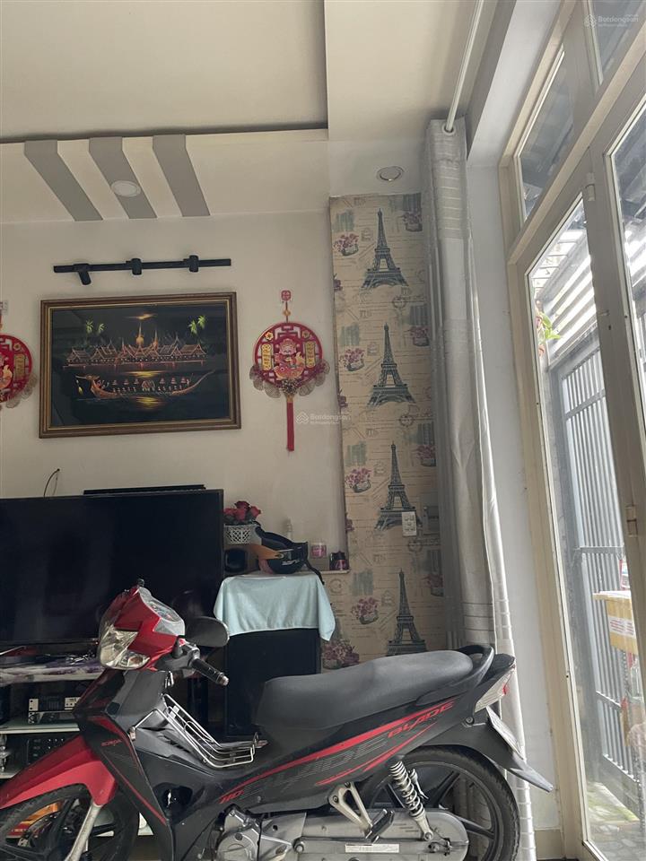 Nhà chính chủ cần bán, 6,1*8,2 cn đủ 50m2. 1/ ngắn cách mt đường 50m. hxh đậu cửa. giá 4,99 tỷ