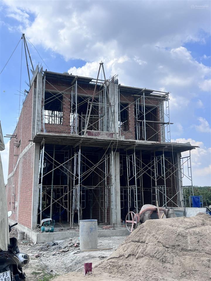 Nhà bán hoàn thiện cơ bản, 1 trệt 1 lầu. gần ủy ban xã an viễn, gx xuân thọ. 2.35 tỷ/180m2