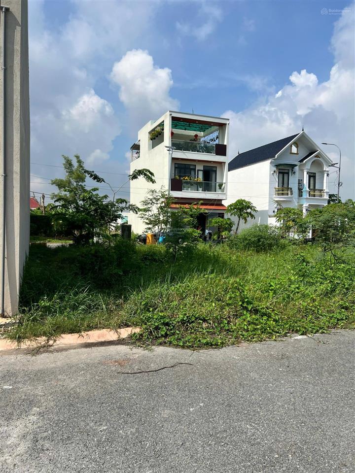 Nền đất 100m2 ngang 5m, cách hoàng phan thái 50m, sổ riêng. giá 2,55 tỷ. có hỗ trợ vay bank.