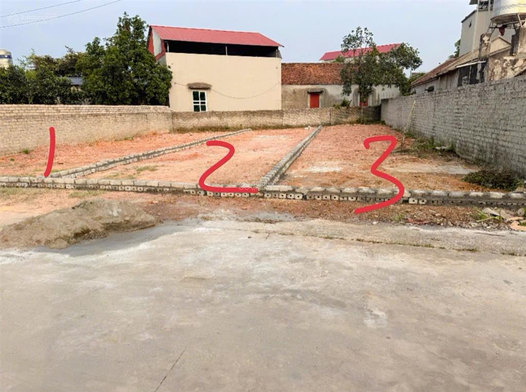 Trục chính 3 oto tránh, đối diện là cánh đồng quy hoạch kđt tây nam thị trấn kép