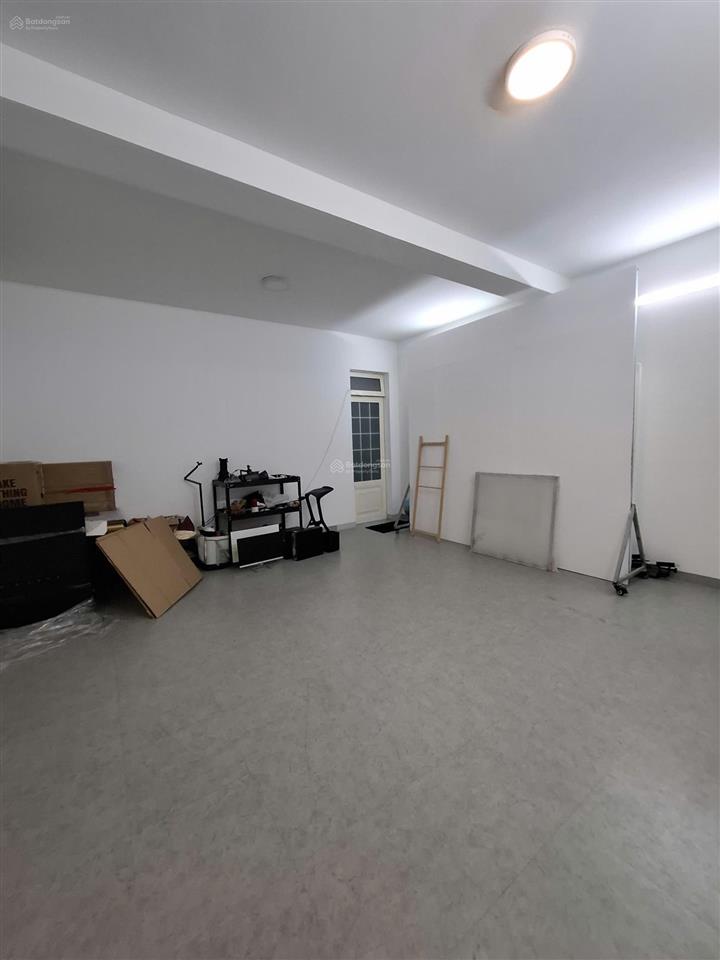 Cho thuê văn phòng 400m2 6x20 hầm + trệt 3 lầu đông thủ thiêm, giá siêu hời 26 triệu vnd